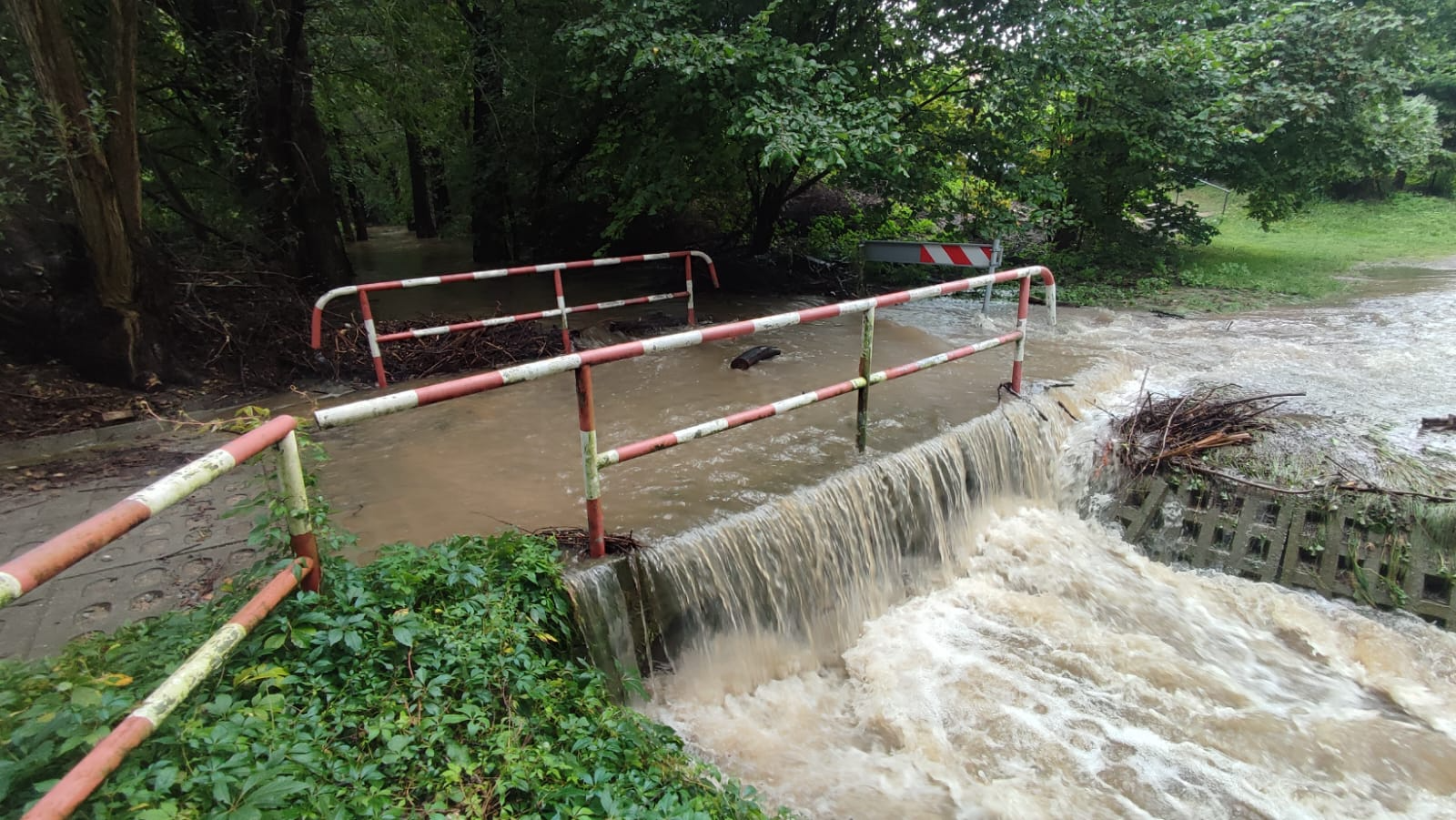 Bilans nawałnicy w powiecie kaliskim. Strażacy podali liczby [ZDJĘCIA]