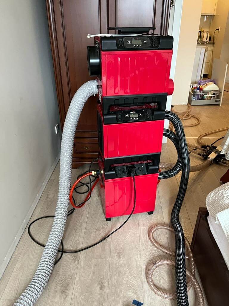 Urządzenie do osuszania podposadzkowego