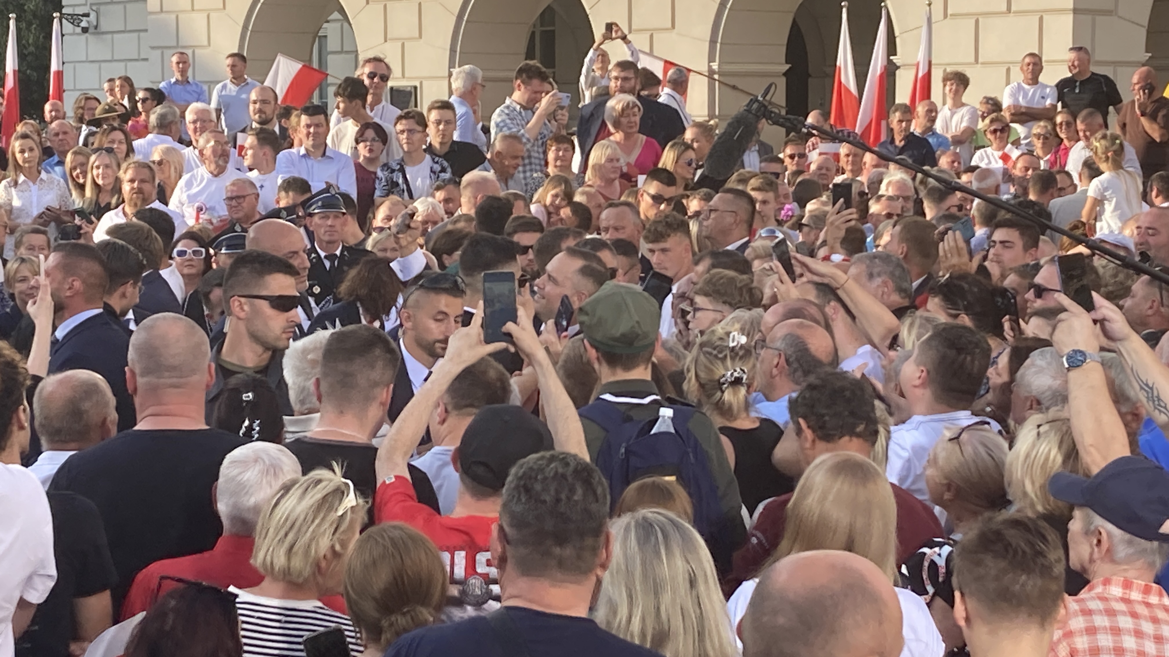 „Żeby nie był bierny, jak poprzedni prezydent”. Mieszkańcy o oczekiwaniach wobec Karola Nawrockiego [WIDEO]