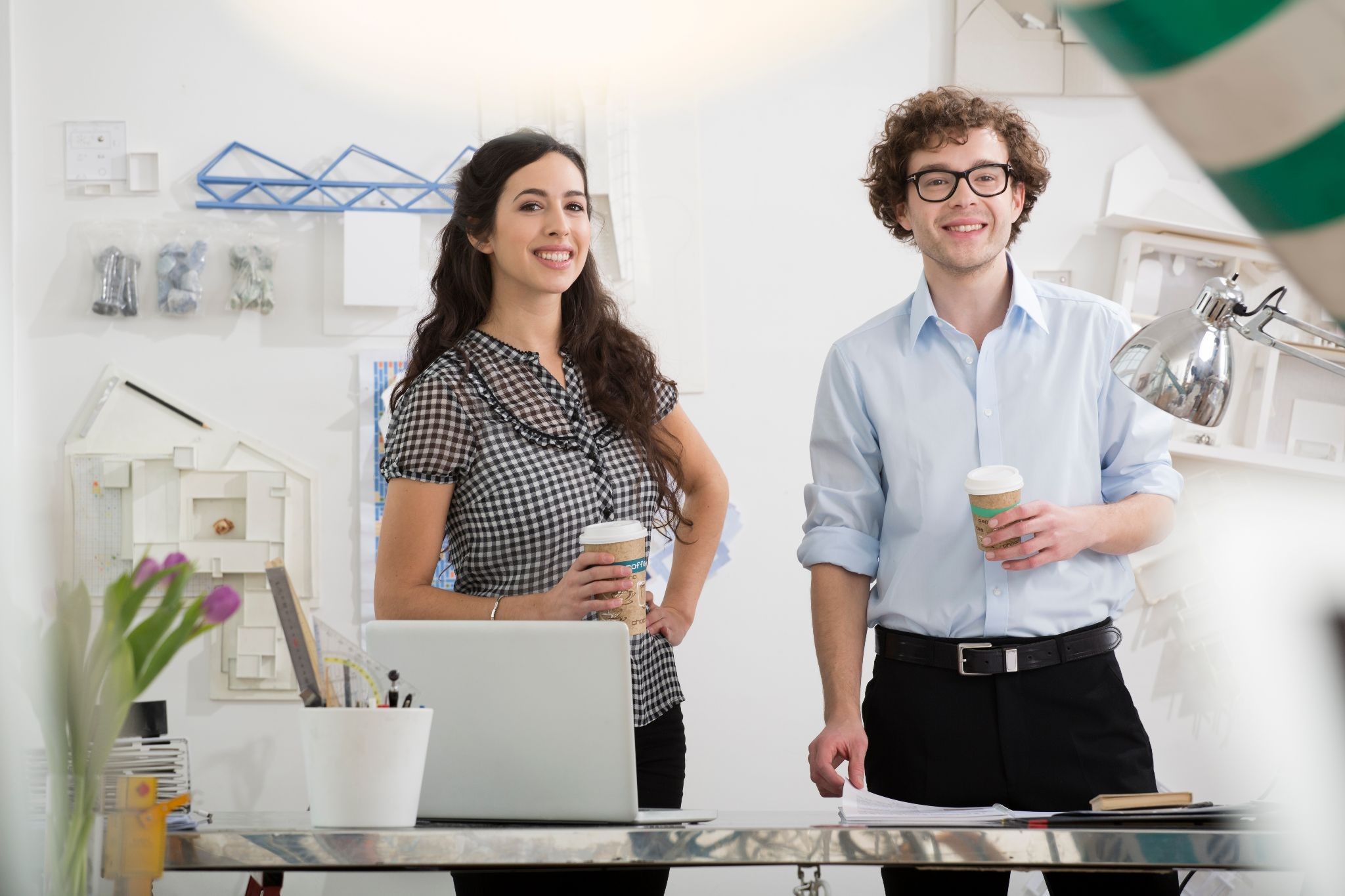 usmiechnieciwlascicielelokalnegobiuraarchitektonicznego