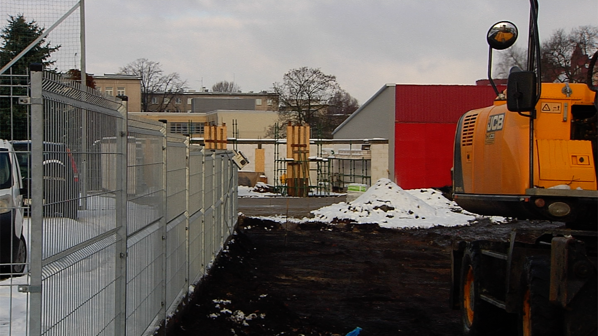 Magazyn na łóżka polowe i śpiwory powstaje w Kaliszu [WIDEO]