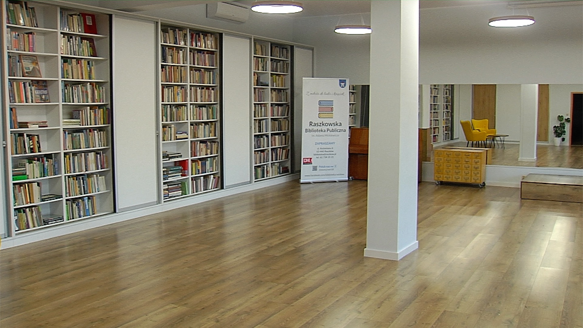 Sala lustrzana jak nowa. Nowości w raszkowskiej bibliotece
