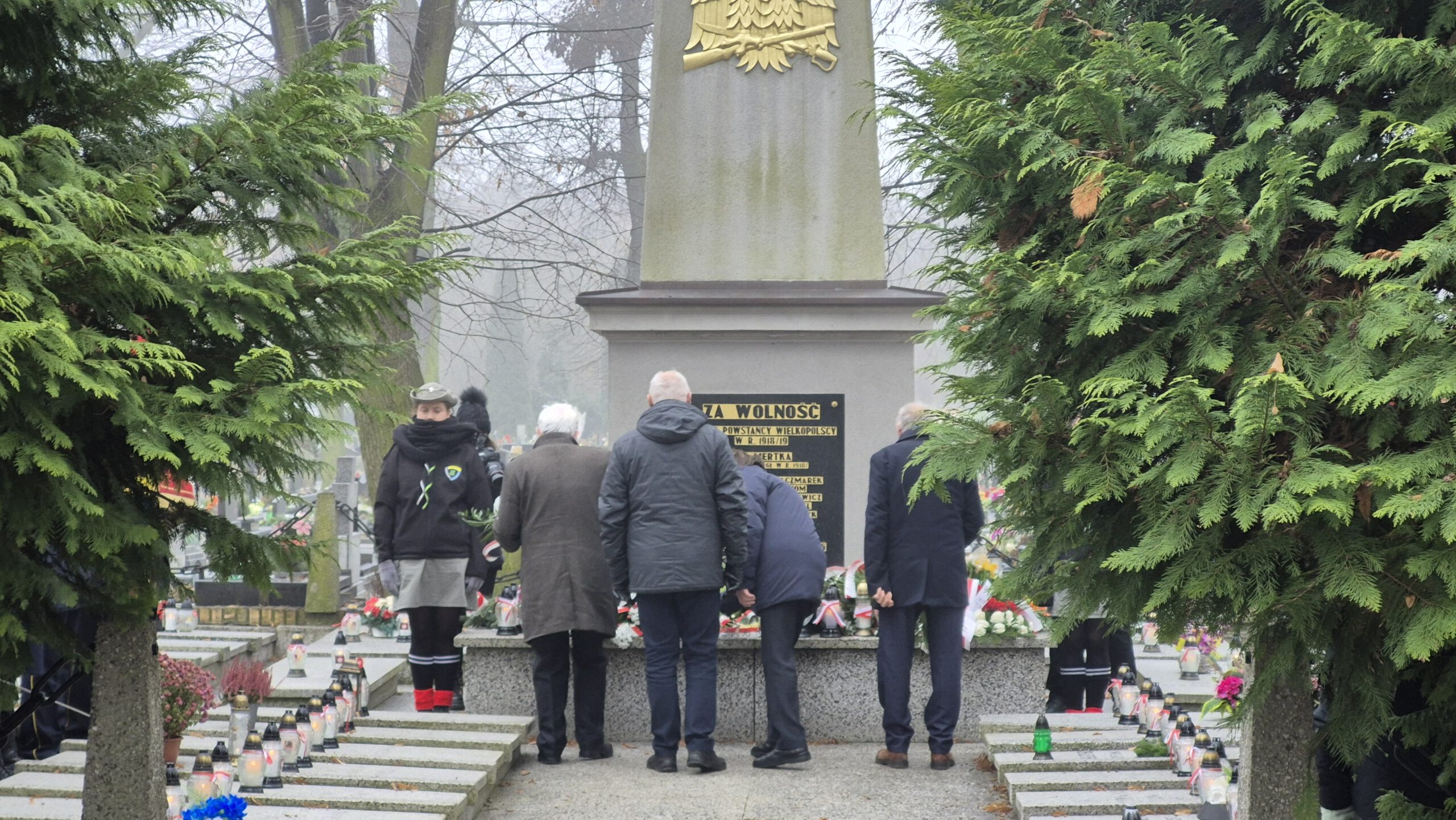 Oddali hołd w miejscach pamięci [ZDJĘCIA]