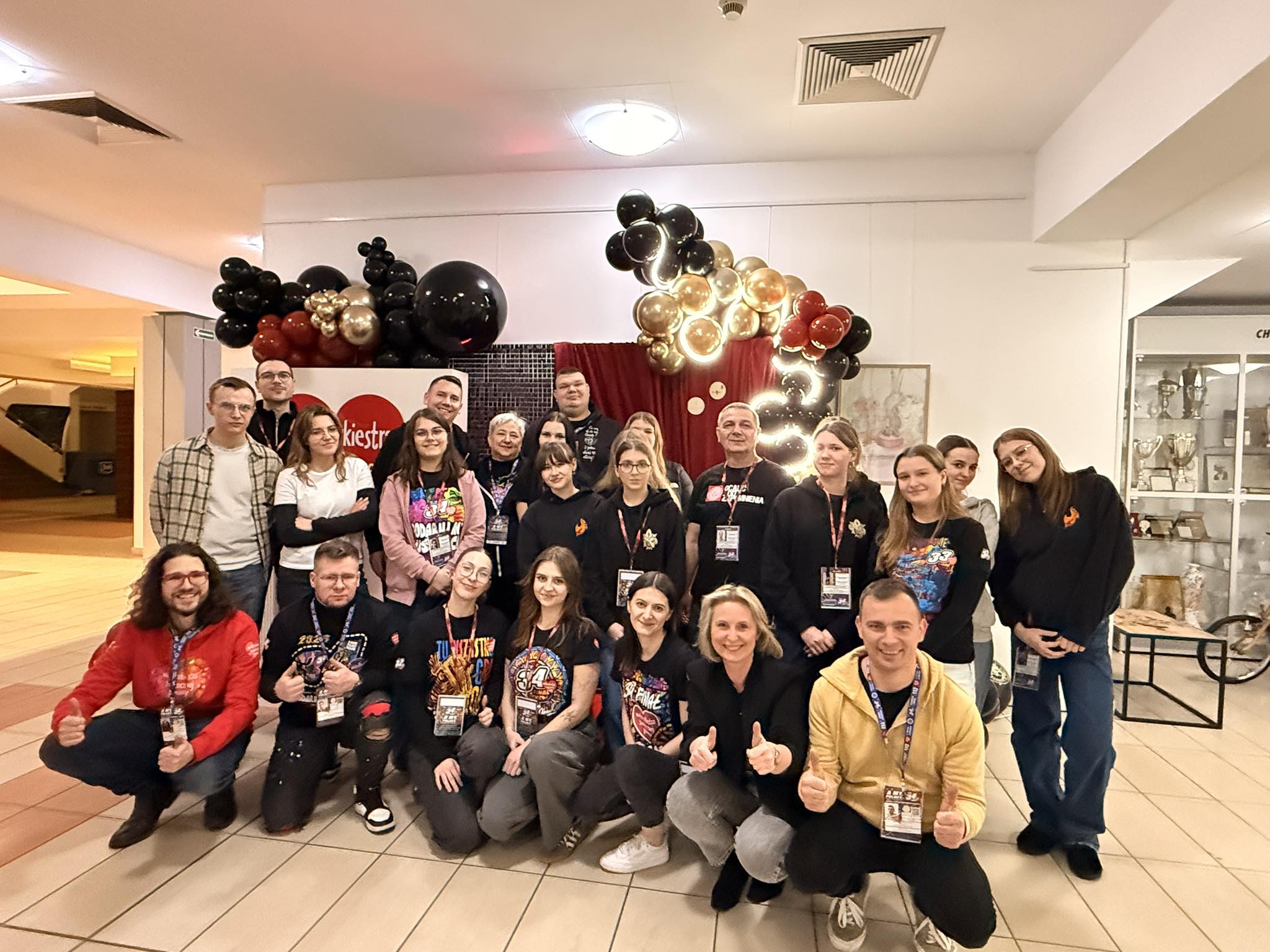 Rekord pobity! Pieniądze skończyli liczyć w środku nocy